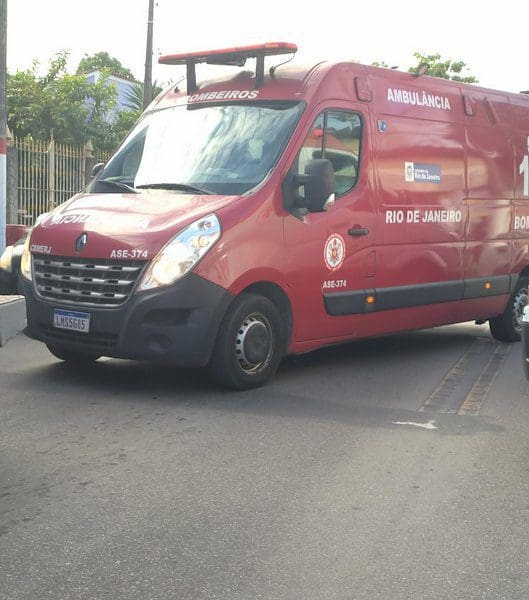 Maricá: Ciclista foge após atropelar idosa no Centro da Cidade