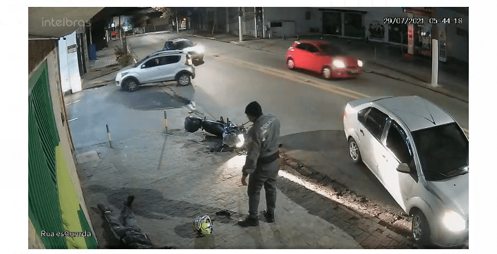 VIDEO: Homem tem moto roubada mas bandidos são capturados…