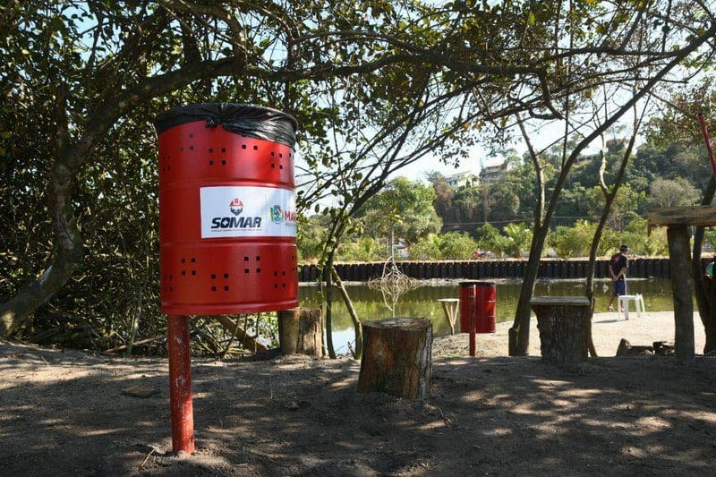 Maricá: Prefeitura instala lixeiras em pontos estratégicos da cidade