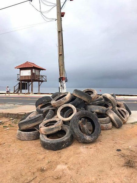 Itaipuaçu: Descarte irregular de pneus causa desconforto para moradores