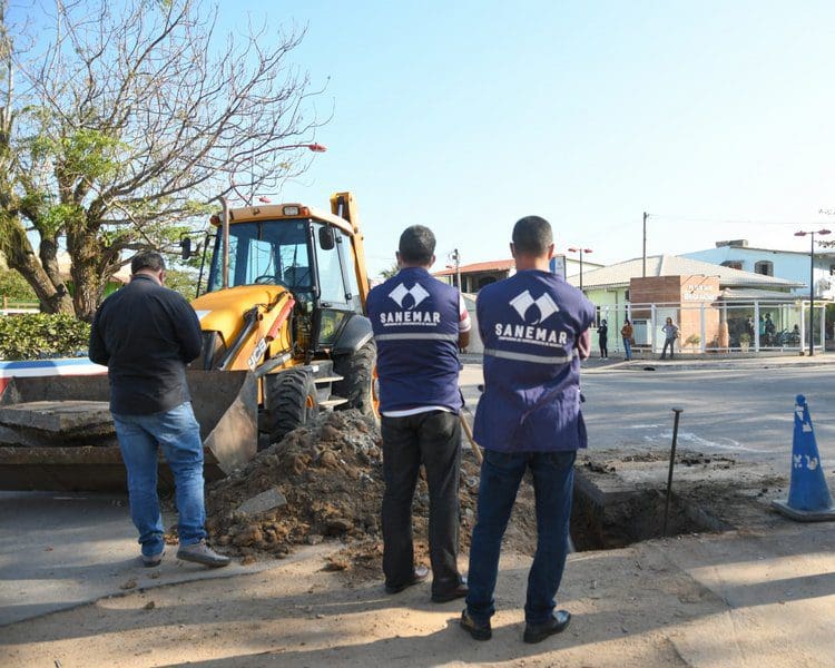 CEDAE efetua testes para medir pressão e qualidade da agua em Bambui