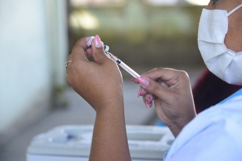 Maricá vacina maiores de 28 anos contra a Covid-19