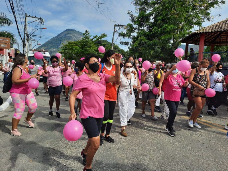 Caminhada Outubro Rosa unindo saúde e conscientização na Terceira Idade