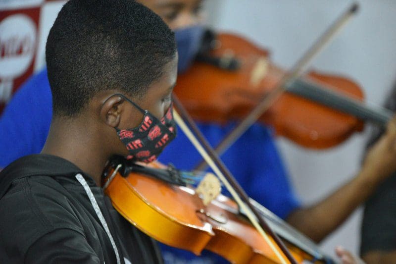 Encerramento da FLIM tem apresentação da Orquestra de Cordas da Grota