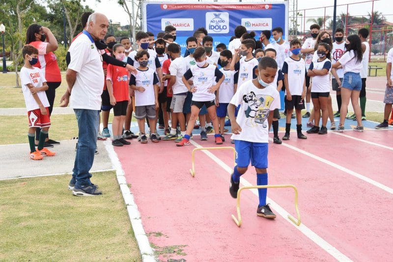 Prefeitura realiza projeto “Ao lado do Ídolo” com alunos do Maricá + Esporte 2