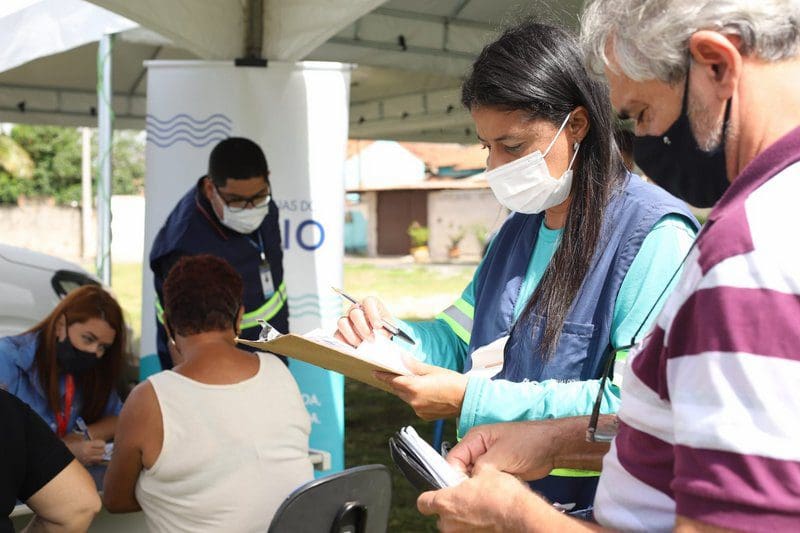 Procon-Maricá participa de ação conjunta com Águas do Rio em Itaipuaçu