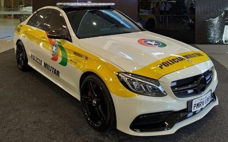 Carros de luxo transformados em viaturas da polícia são tirados de circulação em SC