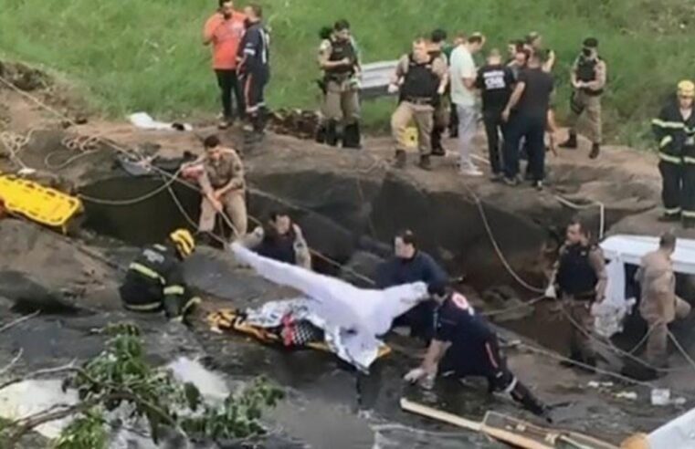 Avião de Marília Mendonça cai em Minas; morte da cantora é confirmada
