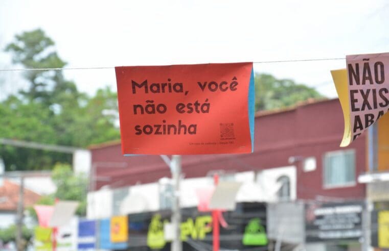 Prefeitura distribui laços brancos em campanha de combate à violência contra as mulheres