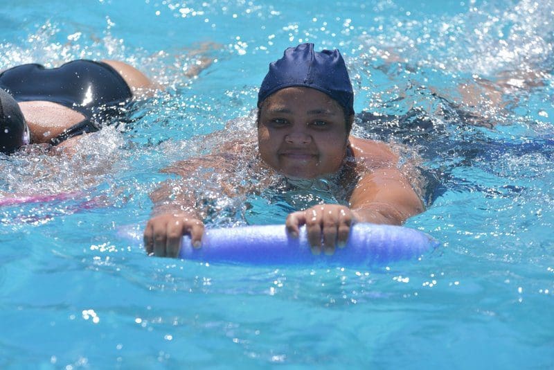 Festival de natação com inclusão une alunos e famílias na Arena Flamengo