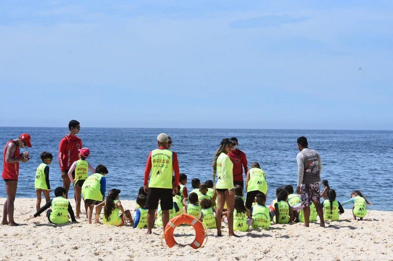 Projeto “Marola Certa” leva conhecimento preventivo para crianças e adolescentes na Barra de Maricá