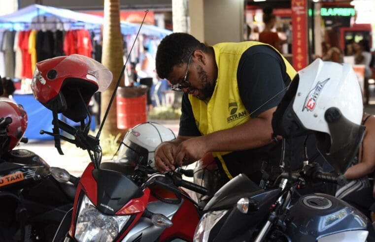 Sectran faz ação educativa com motociclistas no Centro