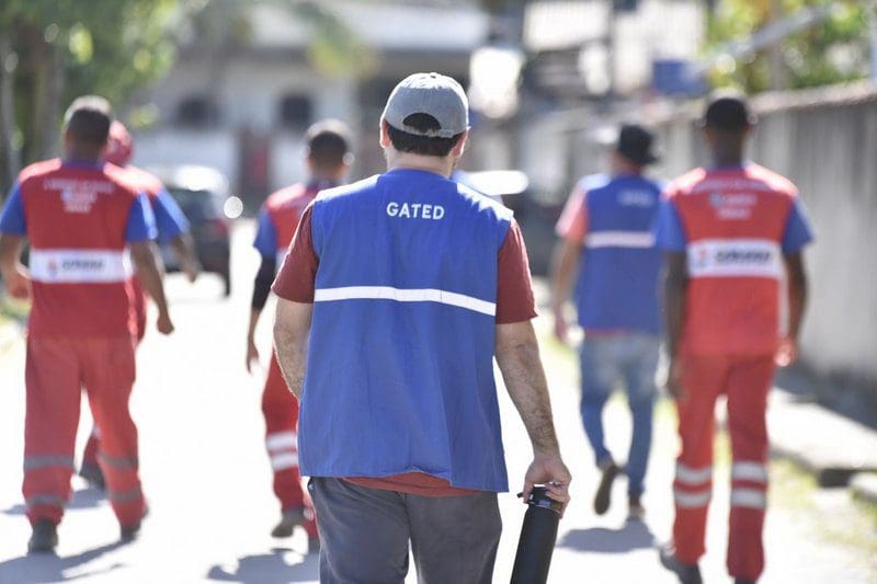 Prefeitura derruba duas casas sob risco próximo a Ponta Negra