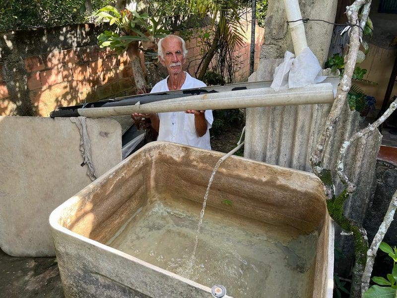 Água tratada pela primeira vez: Casal de São Gonçalo aposenta sistema de captação de água de chuva