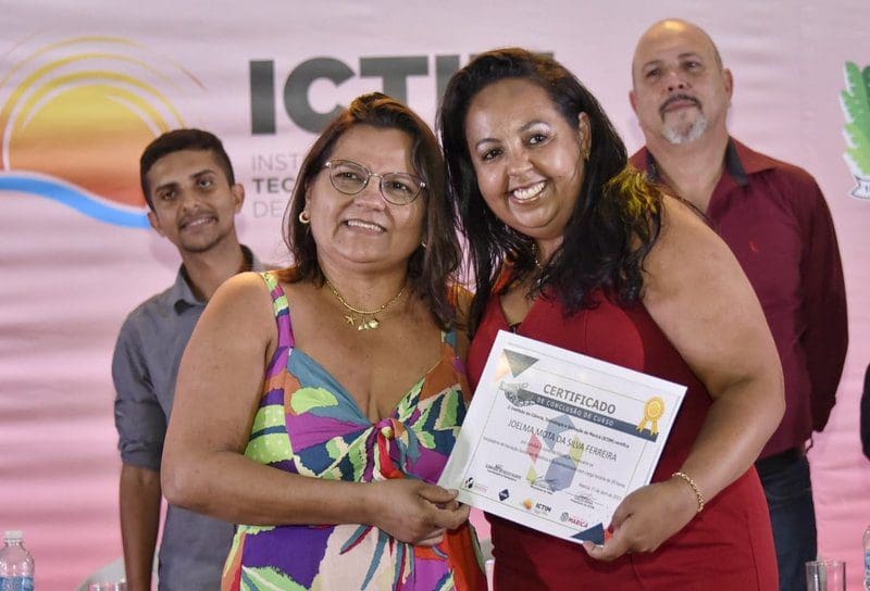 Prefeitura de Maricá entrega 561 certificados para alunos dos cursos de robótica e astronomia