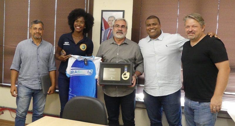 Handebol mostra que esporte é semente para um futuro melhor, diz presidente da Codemar ao receber atletas