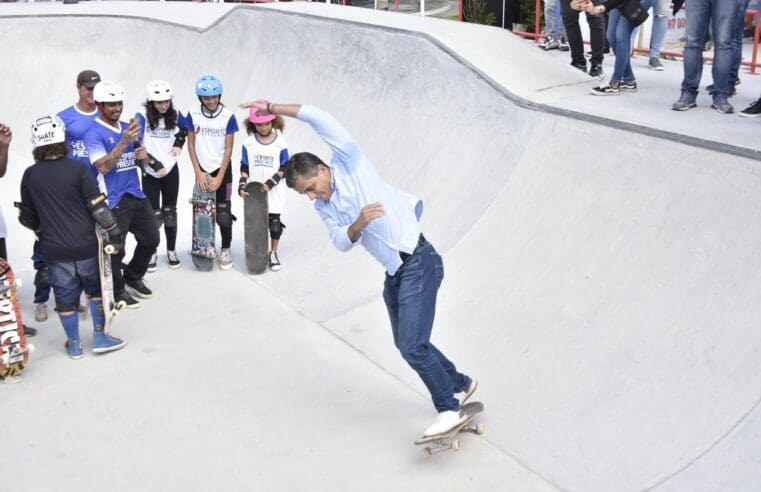 Prefeito Fabiano Horta inaugura pista de skate em Itaipuaçu