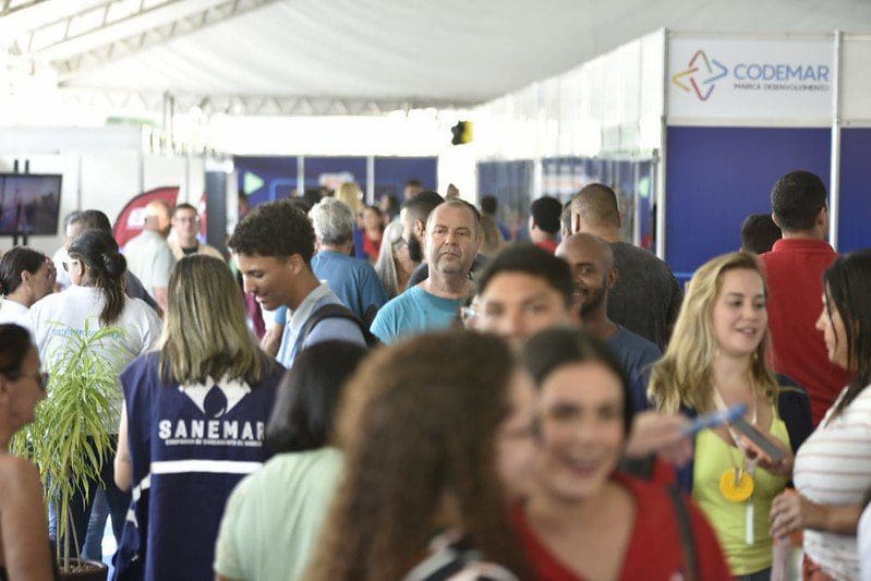 Segundo dia da Feira das Profissões atrai centenas de pessoas