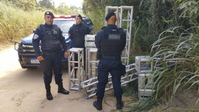 ROMU encontra treliças escondidas no matagal na restinga