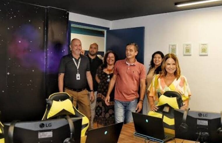 Prefeito Fabiano Horta entrega computadores para escolas públicas e anuncia 1.000 vagas para cursos de robótica e astronomia nesta segunda-feira (22/05)