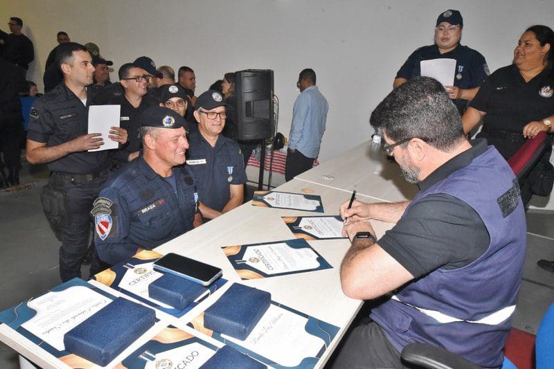 Guarda Municipal de Maricá condecora 52 agentes pelos serviços prestados