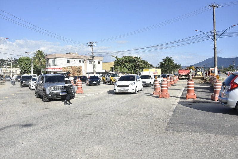 Prefeitura de Maricá altera retorno no trânsito da RJ-106 para construção de viaduto