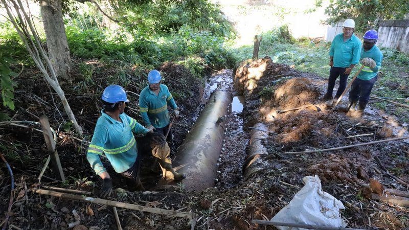 Fiscalização da Águas do Rio encontra cerca de 100 ligações irregulares em adutora de São Gonçalo