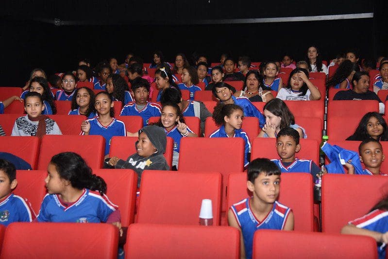 Projeto Cine Escola tem sessões de cinema para alunos da rede pública no Cine Henfil