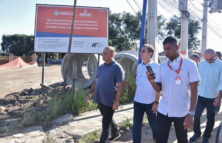 Prefeito de Maricá visita obras no Flamengo e em Itaipuaçu