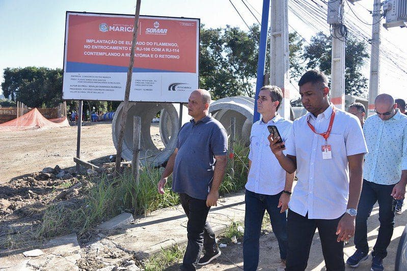 Prefeito de Maricá visita obras no Flamengo e em Itaipuaçu