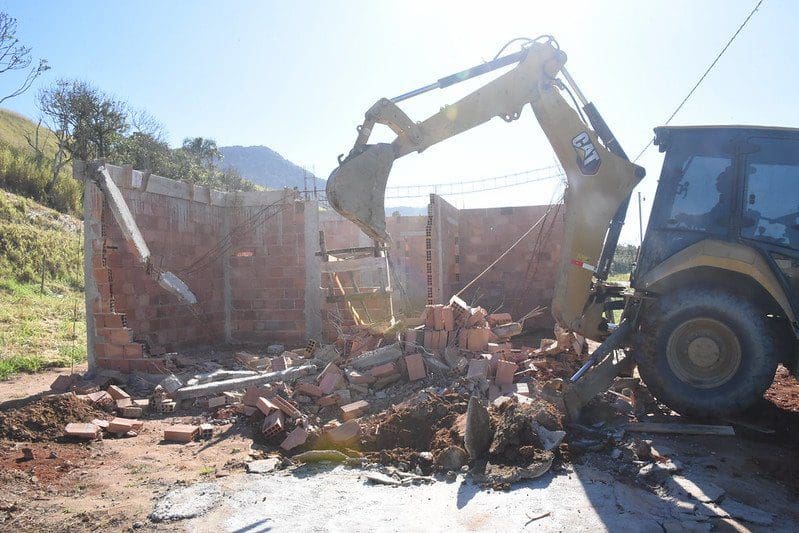 Construção irregular é demolida pelo Gated em Ponta Negra
