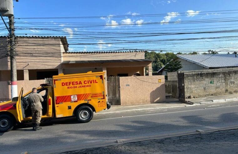 Homem encontrado morto dentro de sua residência em Maricá; causa do óbito ainda é desconhecida