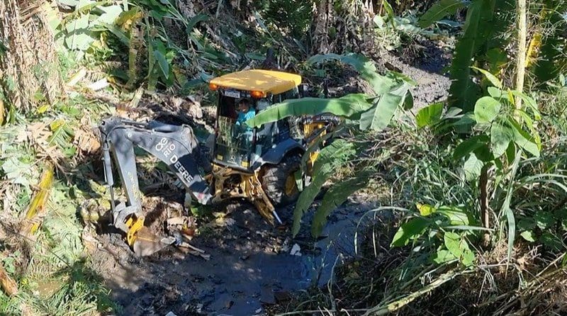 Águas do Rio encontra vazamento que alimentava um lago em São Gonçalo