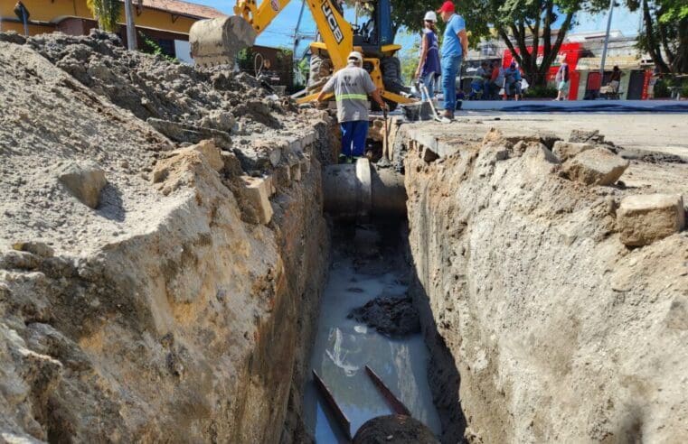 Sanemar realiza reparo de rede no Centro