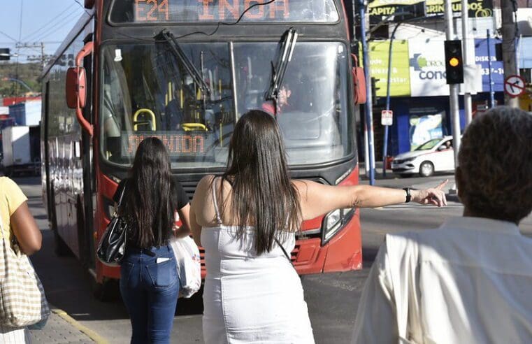 Ônibus vermelhinhos são apontados como um dos principais atrativos de Maricá