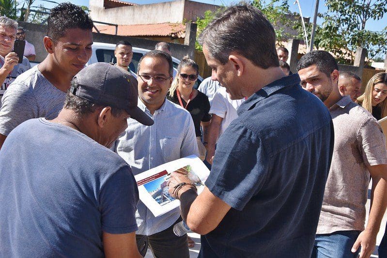 Prefeitura entrega 12 casas do Programa Habitar, em Itaipuaçu