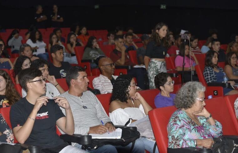 Pré-Enem Popular abordou ditadura militar no Cine Henfil