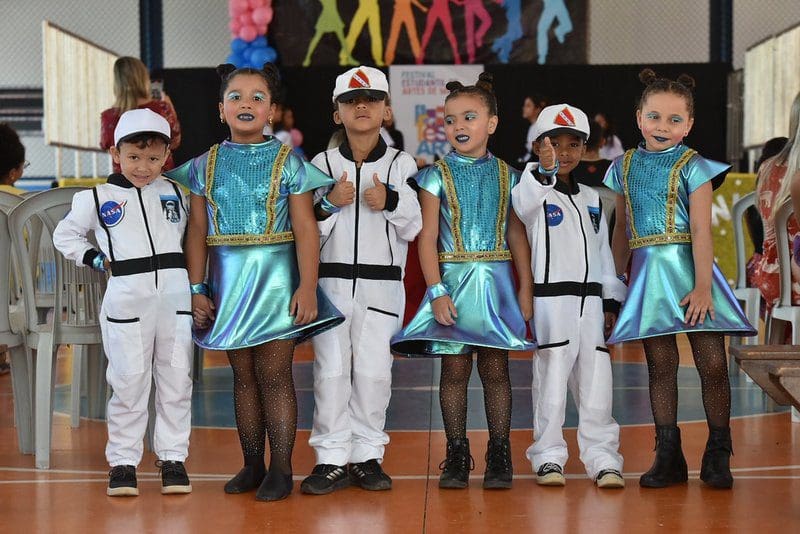 Festart tem dia de dança em escola de Ubatiba