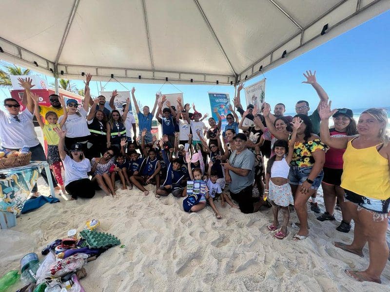 Saquarema: Cerca de 30 kg de resíduos são retirados da Praia de Jaconé, em Saquarema, em apenas quatro horas