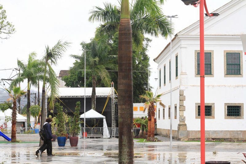 Tempo permanece com previsão de chuva até terça-feira (10/10) em Maricá