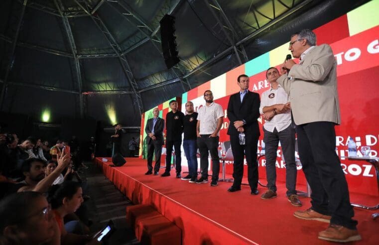 Ministro Alexandre Padilha visita Festa Literária Internacional de Maricá