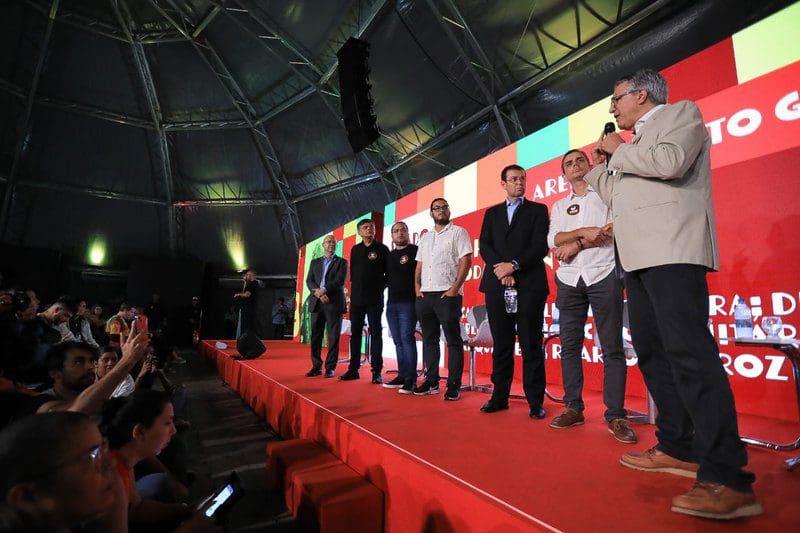 Ministro Alexandre Padilha visita Festa Literária Internacional de Maricá