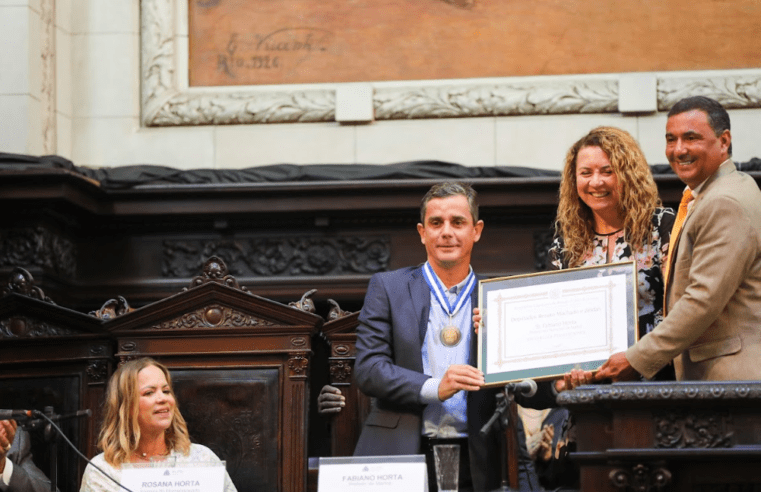 Prefeito Fabiano Horta recebe medalha Tiradentes, maior honraria da Alerj