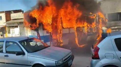 Caos no Rio de Janeiro, até agora 35 ônibus foram incendiados