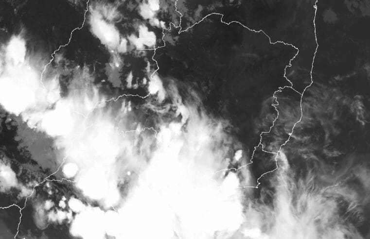 Imagens de Satélite mostram forte massa em direção a Maricá