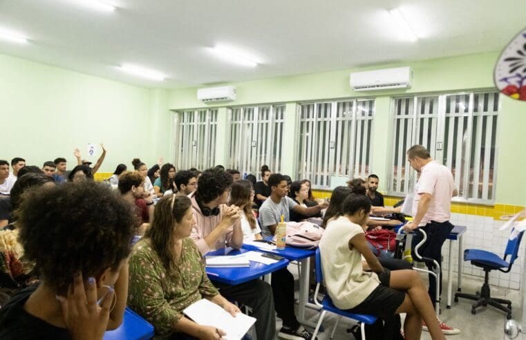 Curso preparatório da Prefeitura de Maricá promove aula online no feriadão