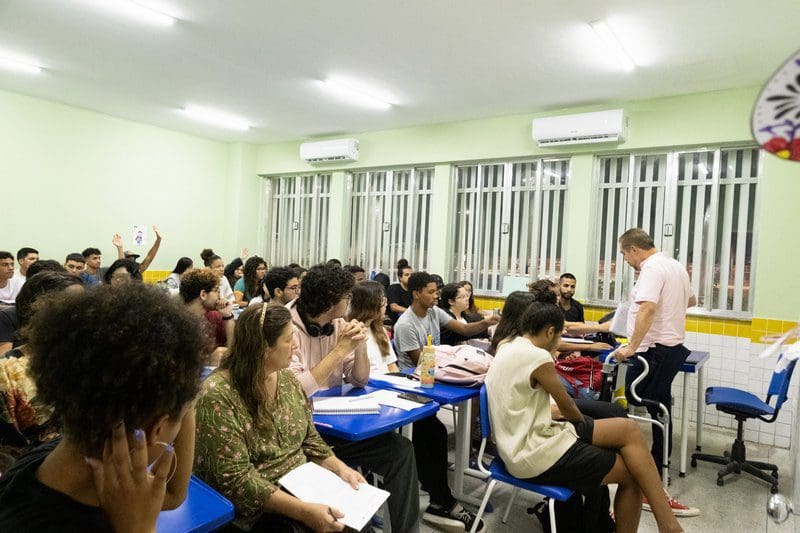 Curso preparatório da Prefeitura de Maricá promove aula online no feriadão