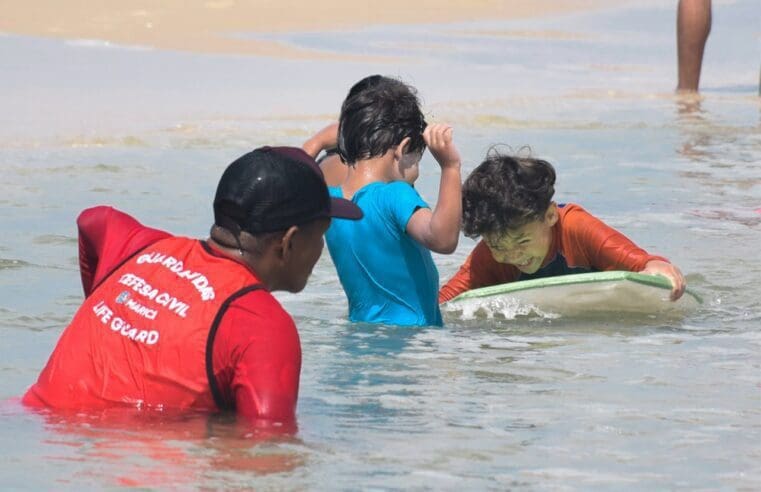 Defesa Civil realiza aulas de bodyboard em Guaratiba