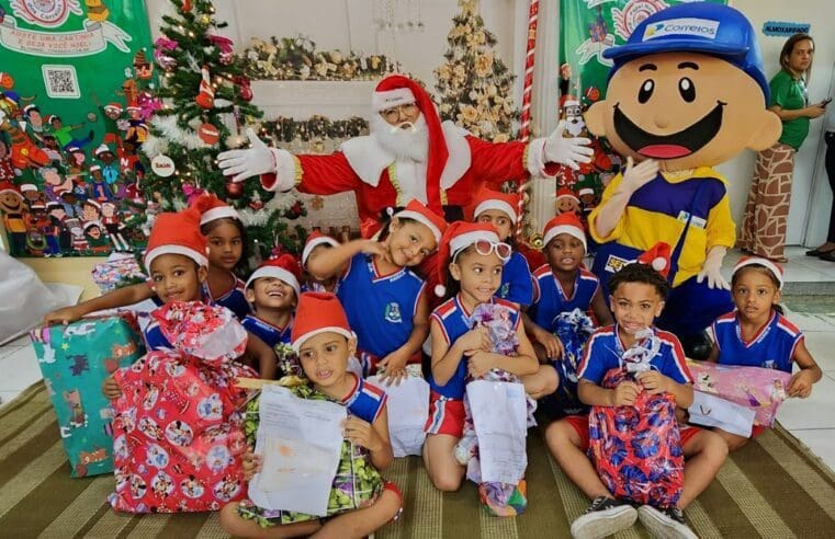 Escola Municipal em Maricá recebe visita do Papai Noel dos Correios