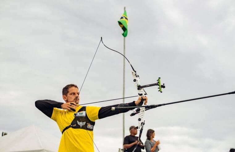 Atleta maricaense é eleito melhor arqueiro do mundo em 2023